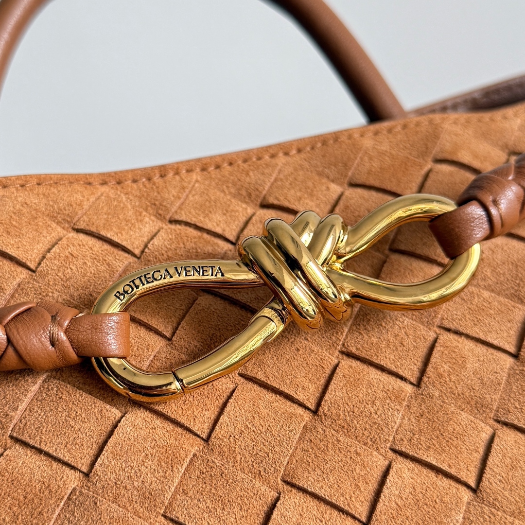 743572 Andiamo蝴蝶結中號 反絨琥珀棕_3