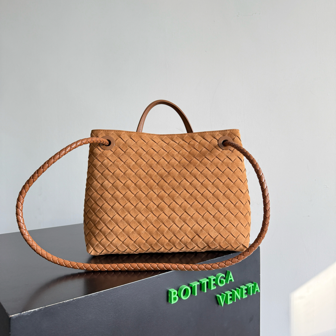 743572 Andiamo蝴蝶結中號 反絨琥珀棕_4