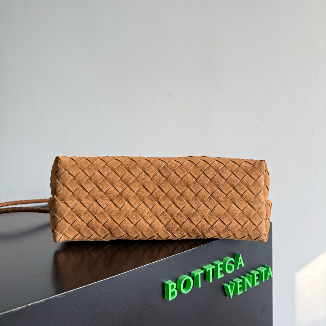 743572 Andiamo蝴蝶結中號 反絨琥珀棕_6