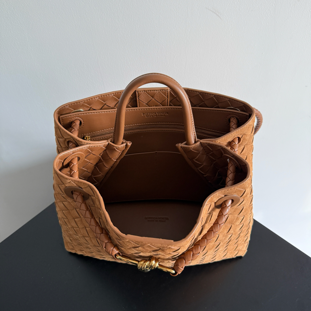 743572 Andiamo蝴蝶結中號 反絨琥珀棕_10