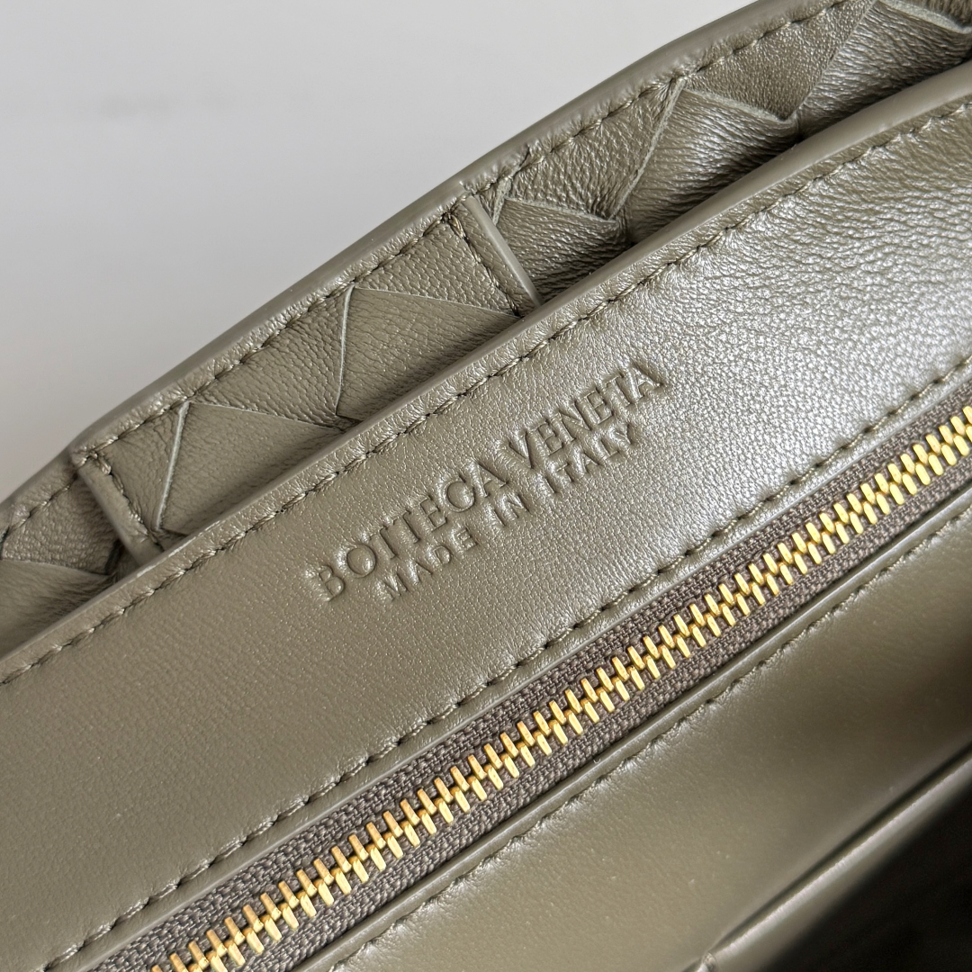 743572 Andiamo蝴蝶結中號 反絨柏樹綠_8