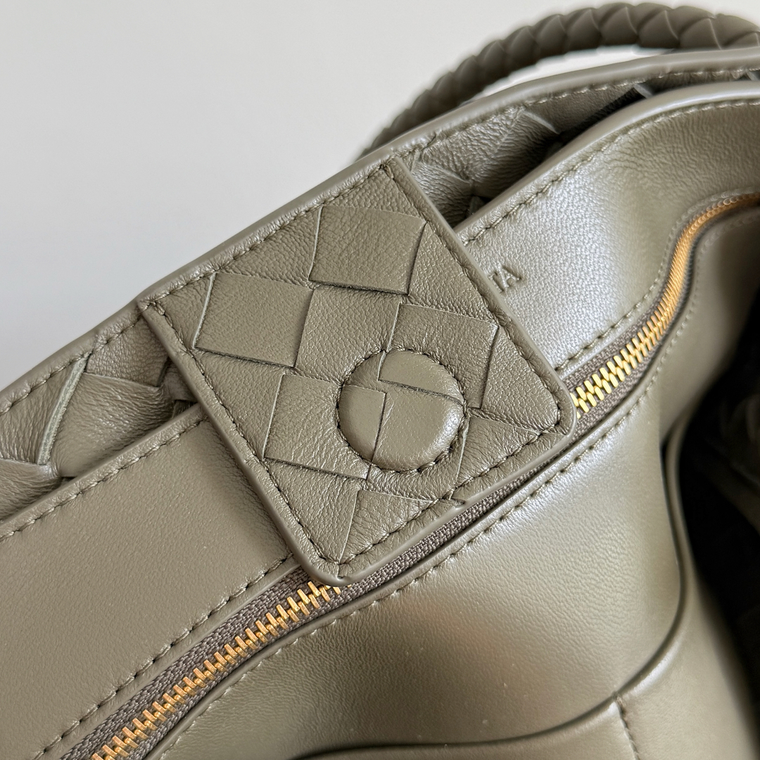 743572 Andiamo蝴蝶結中號 反絨柏樹綠_9