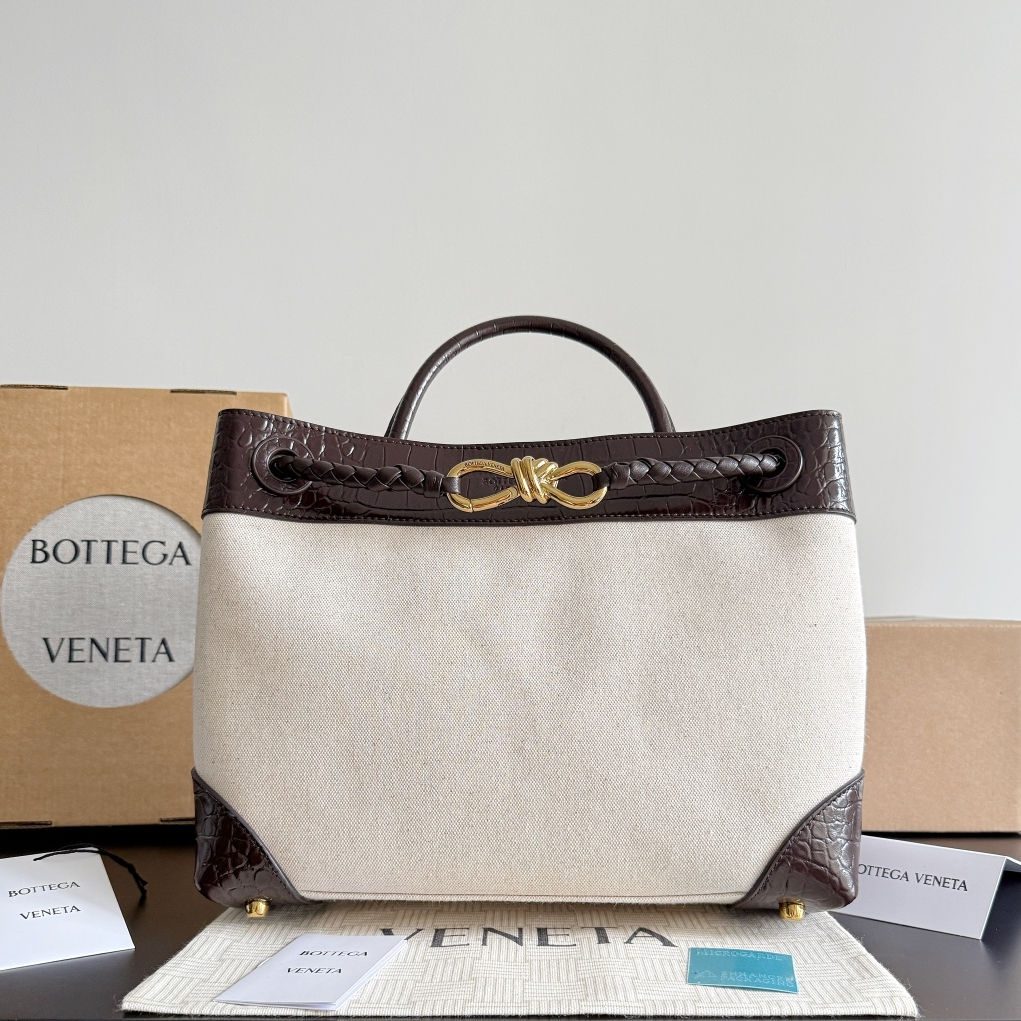 743572 Andiamo蝴蝶結中號 鱷魚紋帆布/巧克力色_1