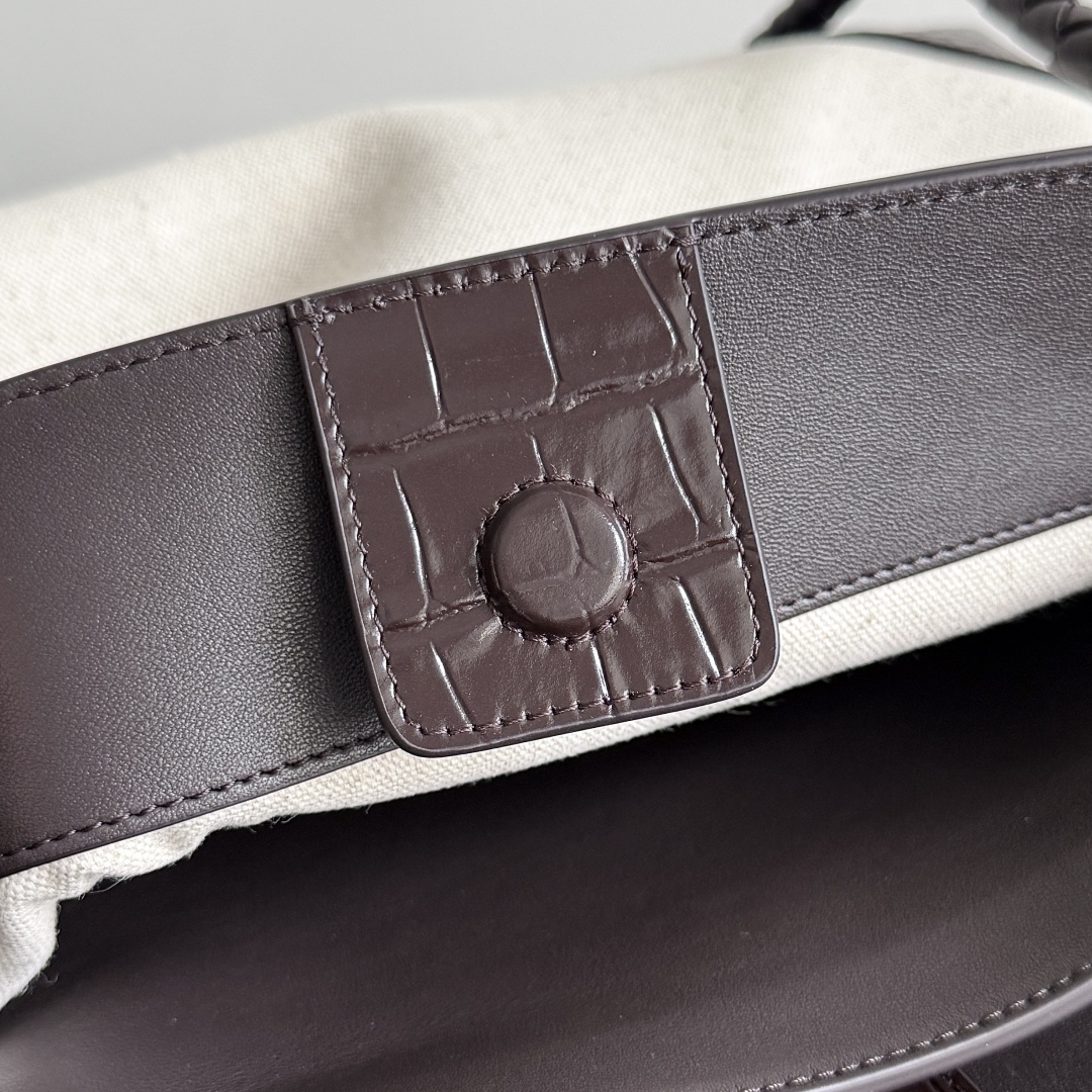 743572 Andiamo蝴蝶結中號 鱷魚紋帆布/巧克力色_8