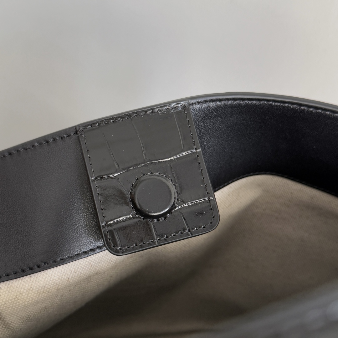 743572 Andiamo蝴蝶結中號 鱷魚紋帆布/黑色_8