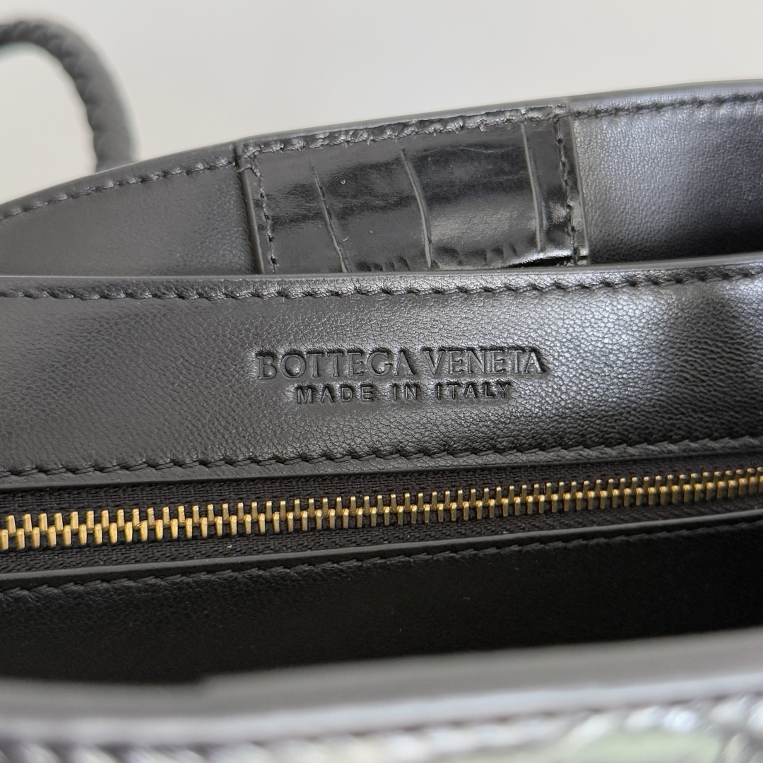 743572 Andiamo蝴蝶結中號 鱷魚紋帆布/黑色_9