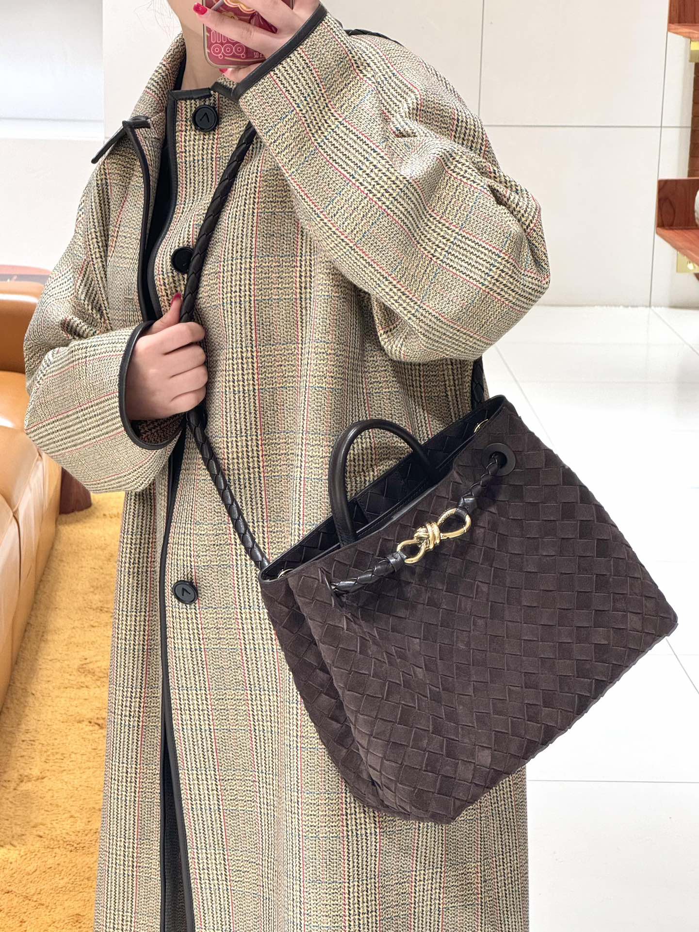 743572 Andiamo蝴蝶結中號 麂皮深咖色_11