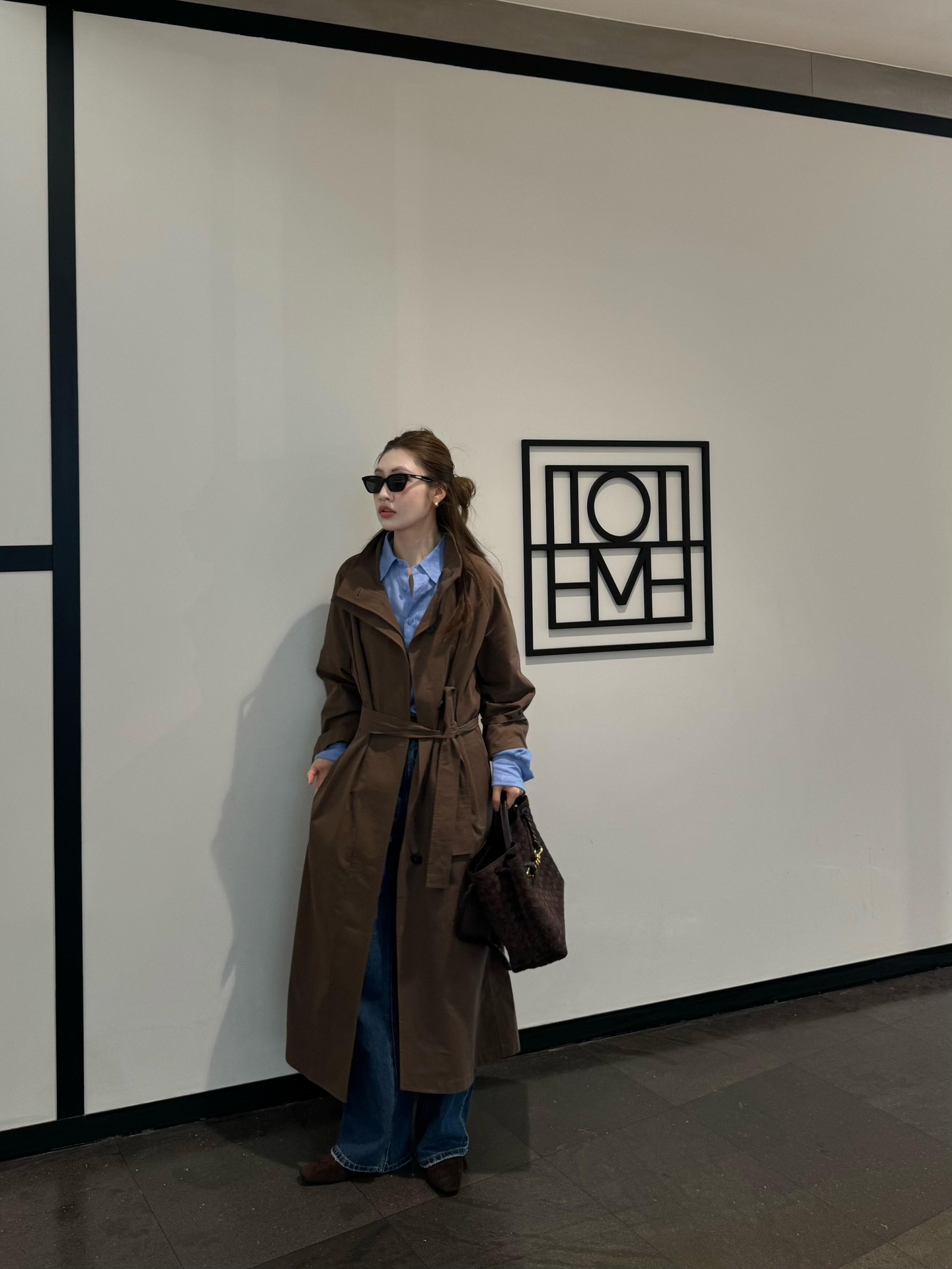 743572 Andiamo蝴蝶結中號 麂皮深咖色_13