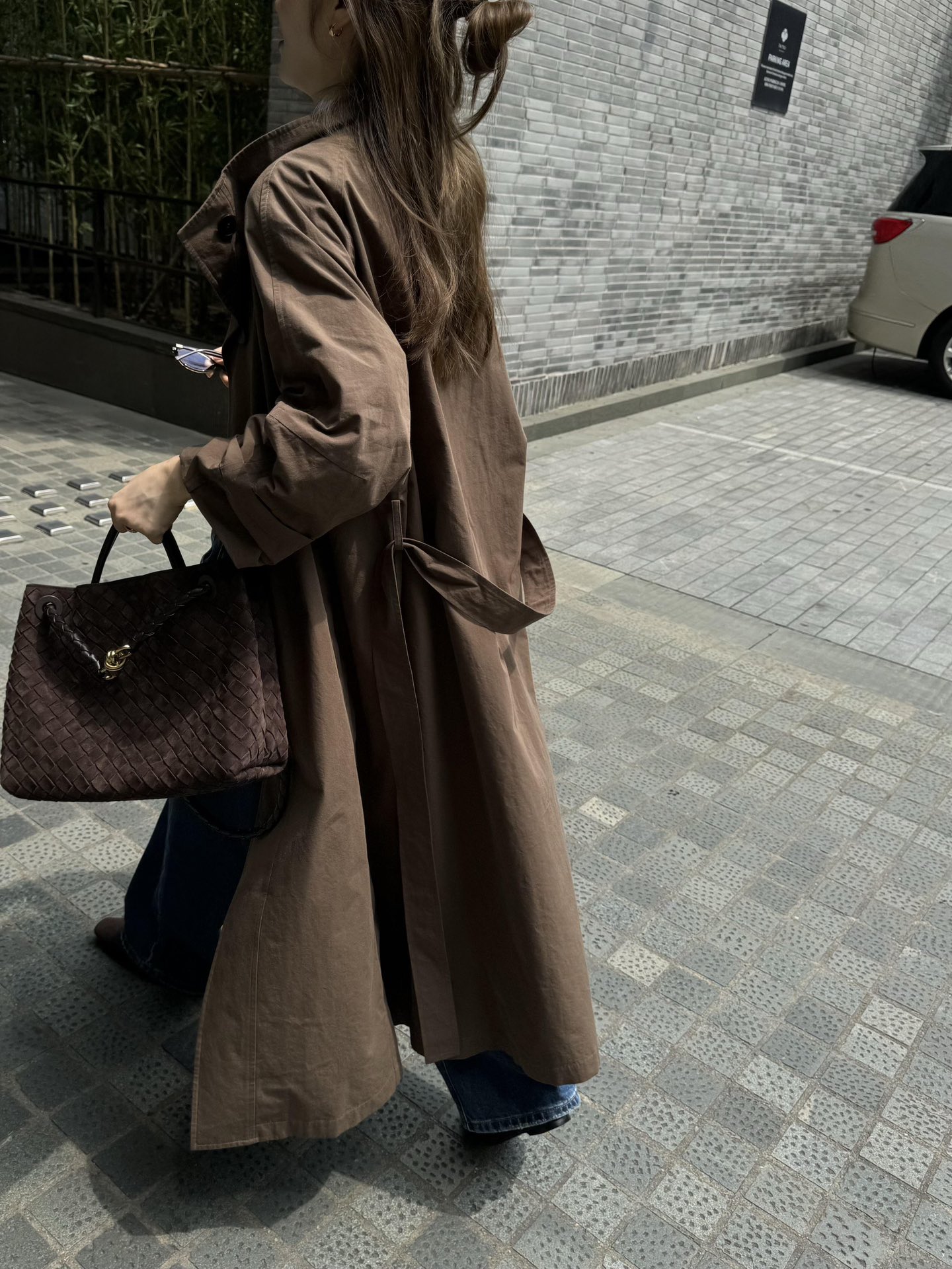 743572 Andiamo蝴蝶結中號 麂皮深咖色_14