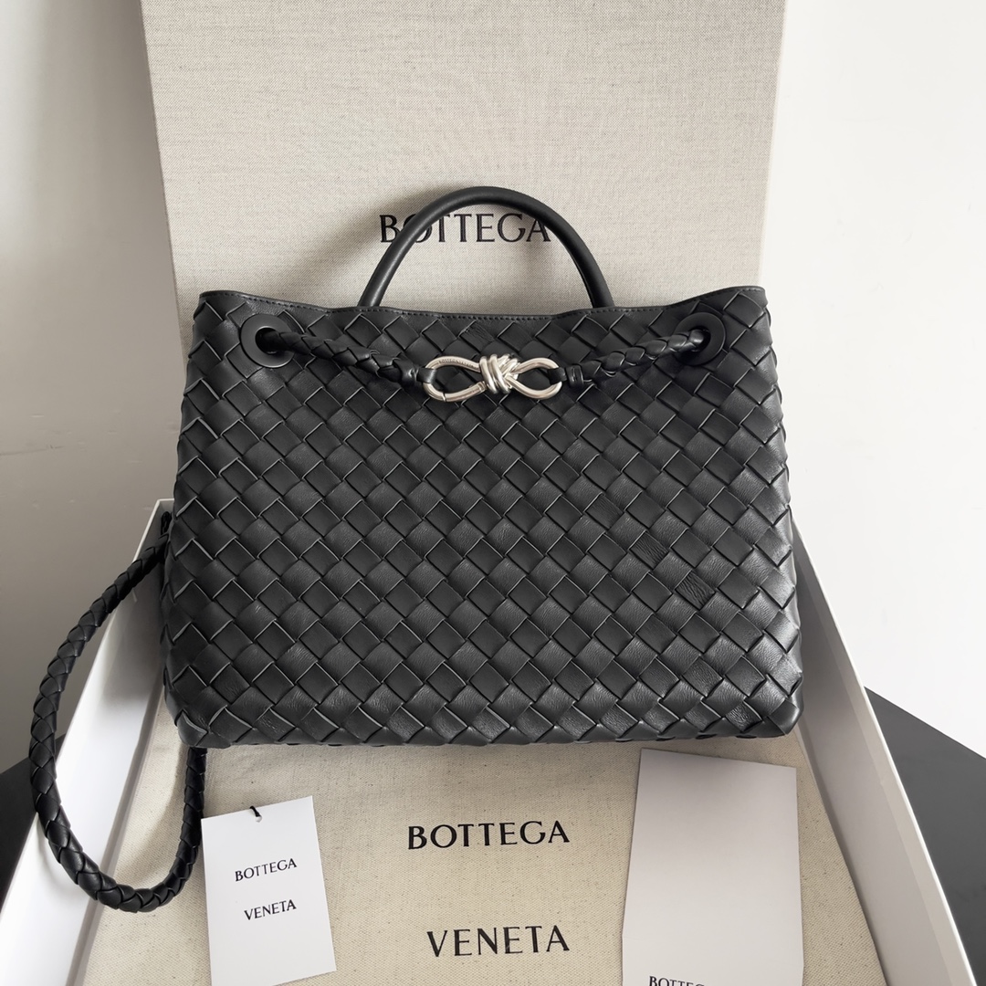 743572 Andiamo蝴蝶結中號 黑色（銀扣）_1