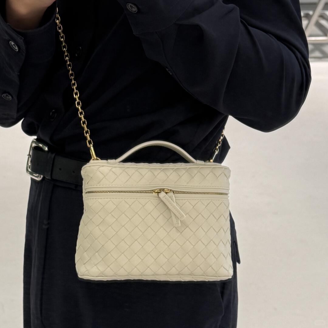 843800 Soft Vanity小號化妝包 海鹽色_12