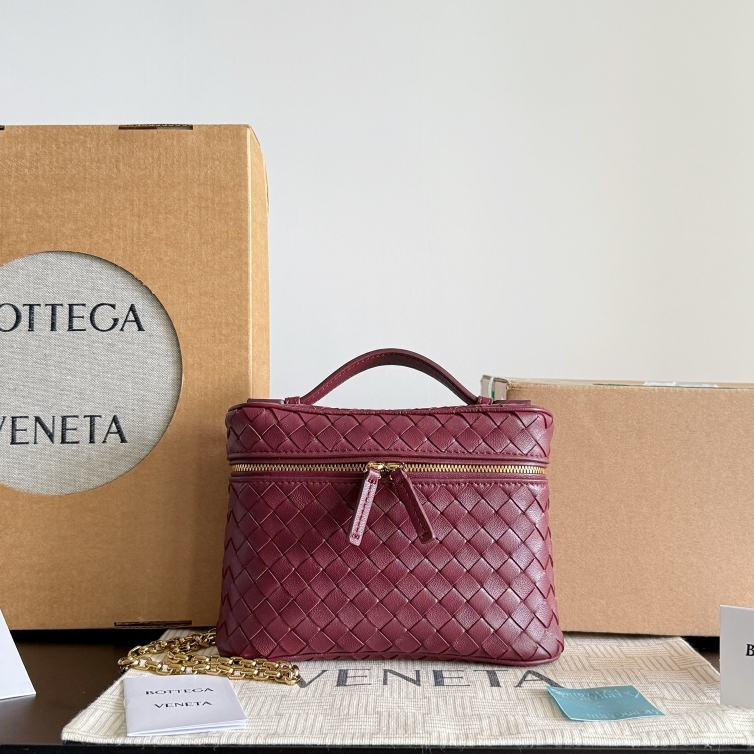 843800 Soft Vanity小號化妝包 巴羅紅_1