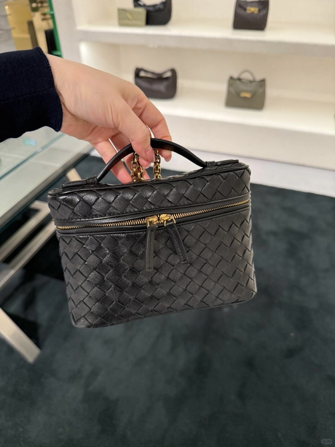 843800 Soft Vanity小號化妝包 黑棕色_11