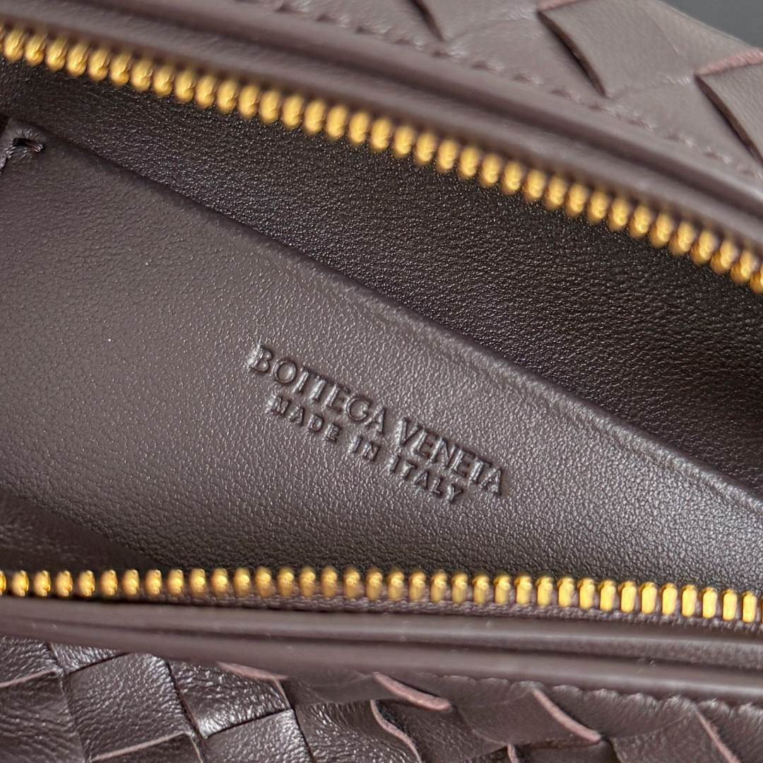 843800 Soft Vanity小號化妝包 黑棕色_9