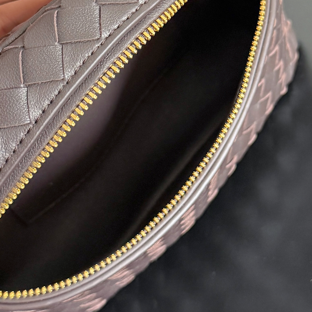 843800 Soft Vanity小號化妝包 黑棕色_10