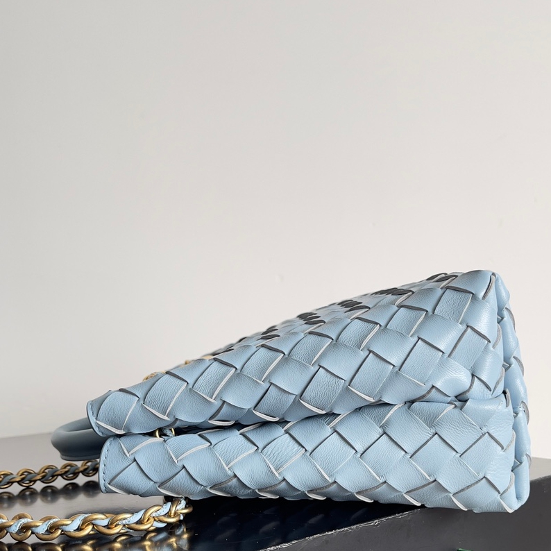 786008小號Andiamo鏈條包 淺藍色_3