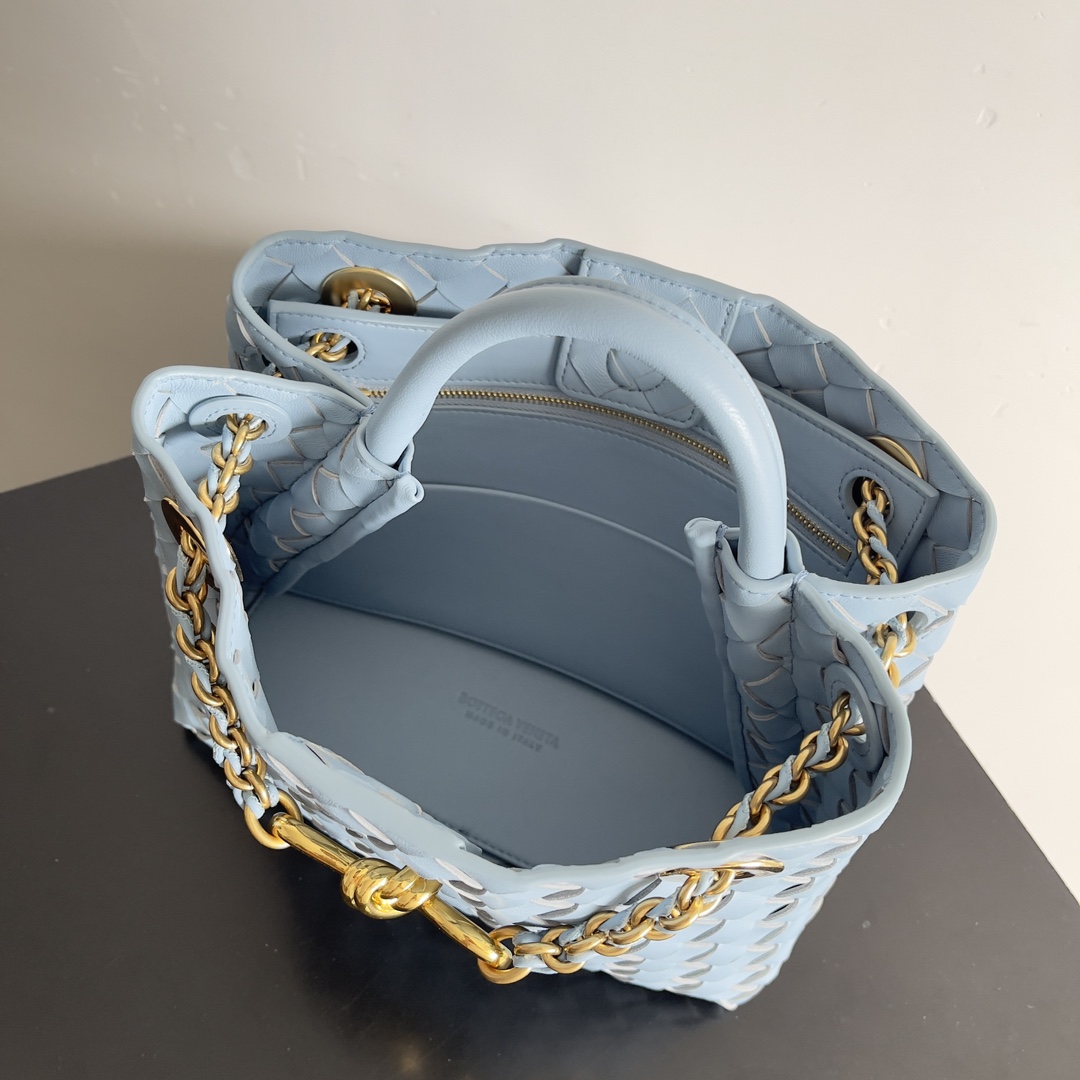 786008小號Andiamo鏈條包 淺藍色_10