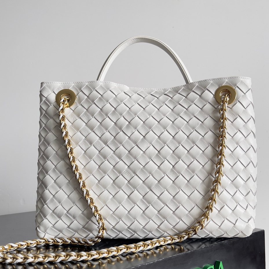 786009 Andiamo鏈條包朵中號 白色_4