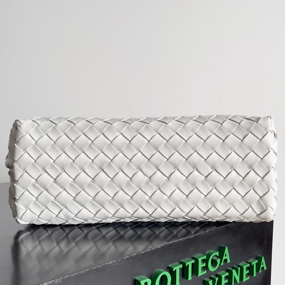 786009 Andiamo鏈條包朵中號 白色_5