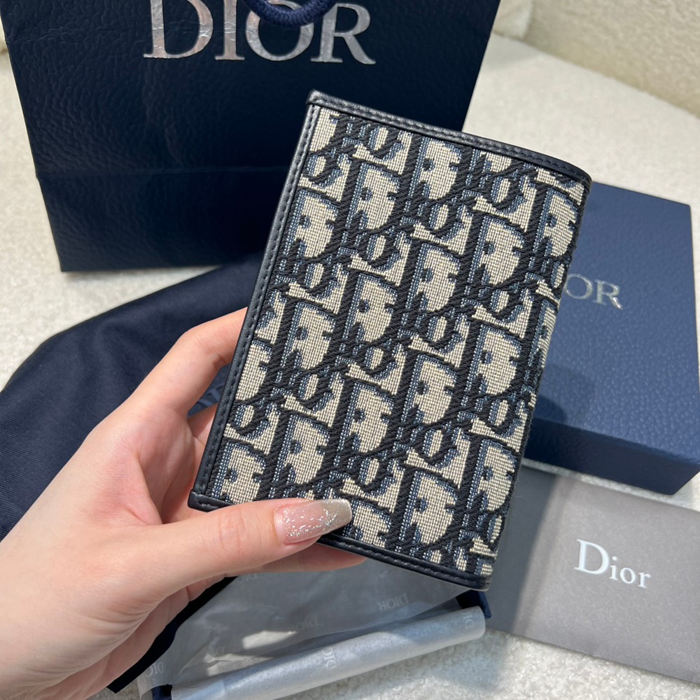 30 Montaigne護照套_6