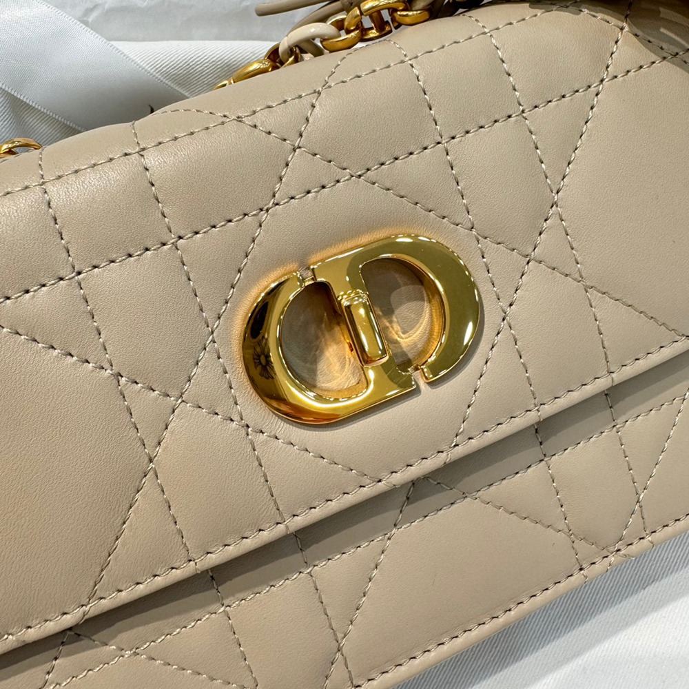 Miss Caro脂米色_2