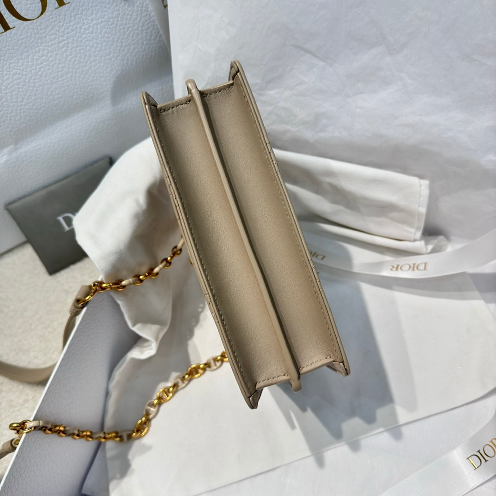 Miss Caro脂米色_5