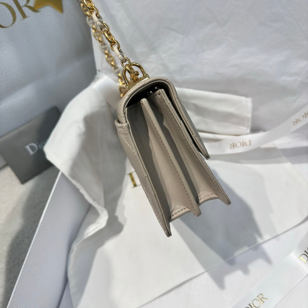 Miss Caro脂米色_6