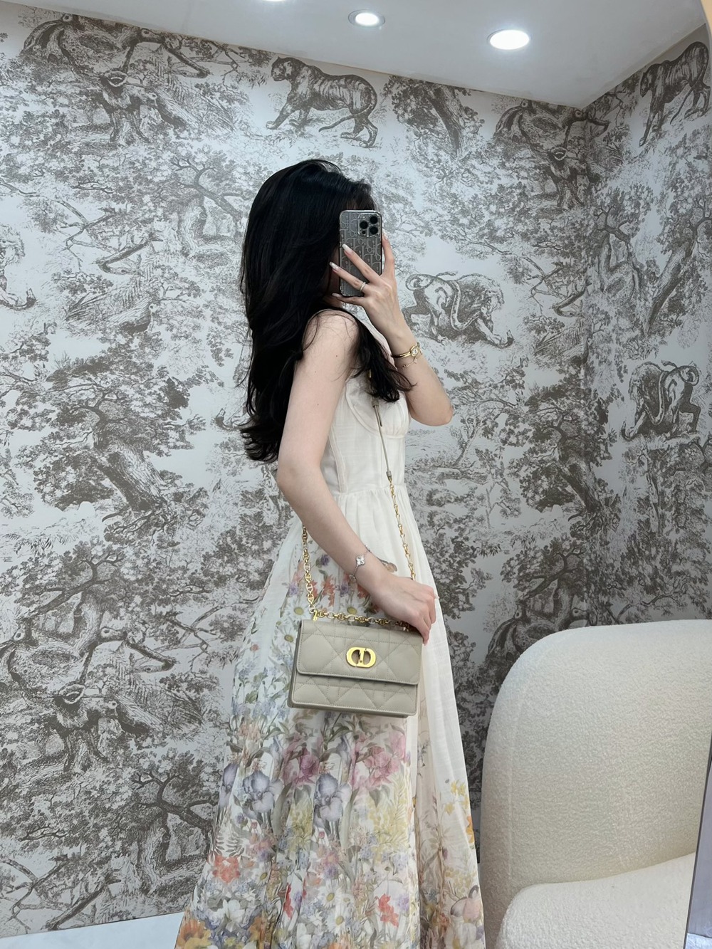 Miss Caro脂米色_9