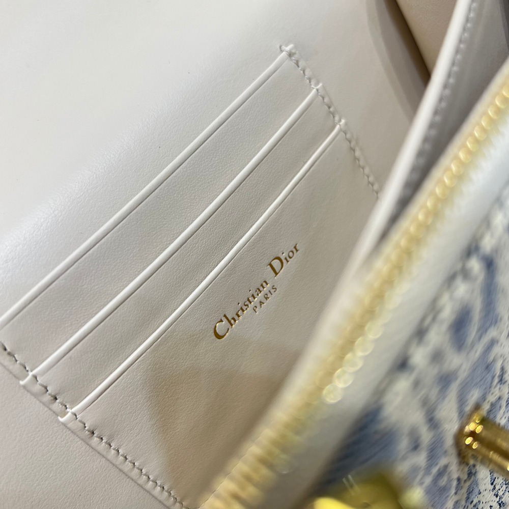 限定色Miss Caro酒椰草_3