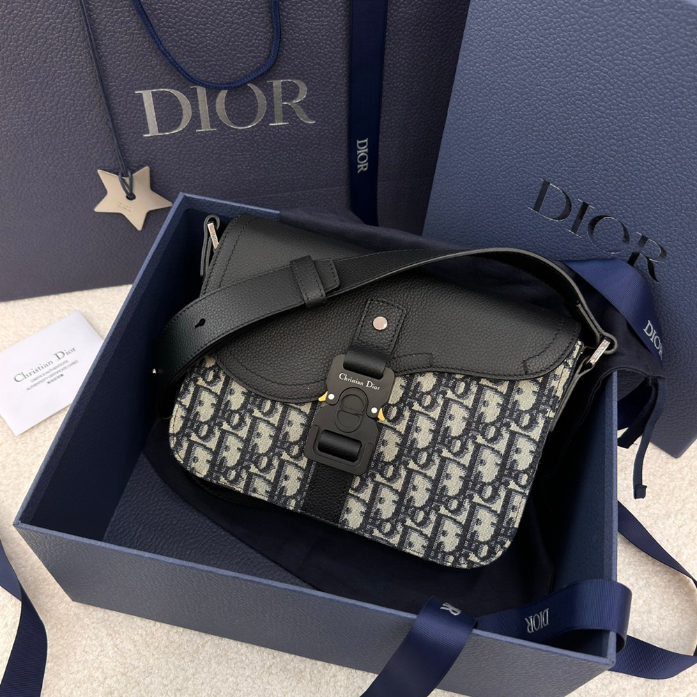 Essentials馬鞍老花_1