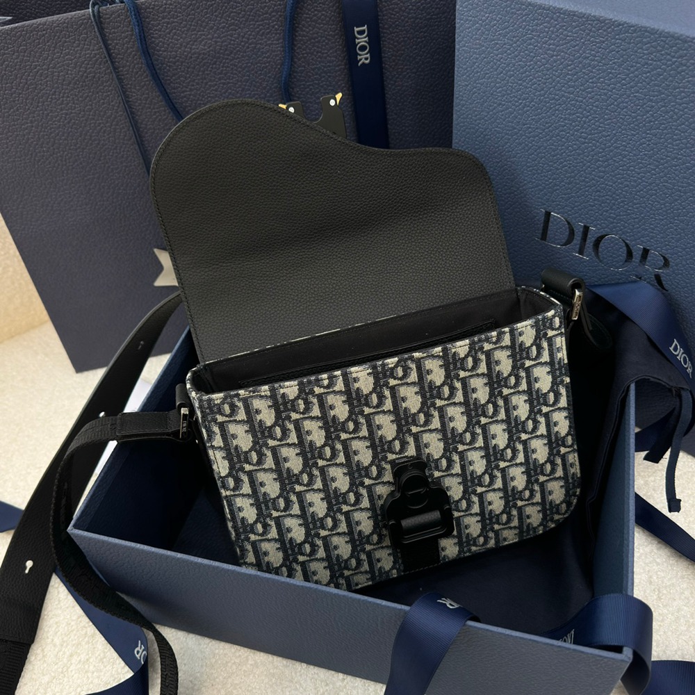 Essentials馬鞍老花_5