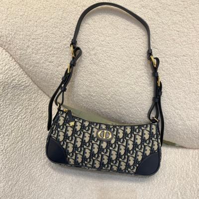 30 Montaigne Wanderlust藍