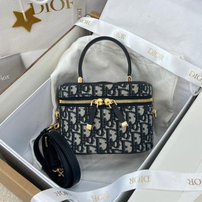 Signature Vanity老花