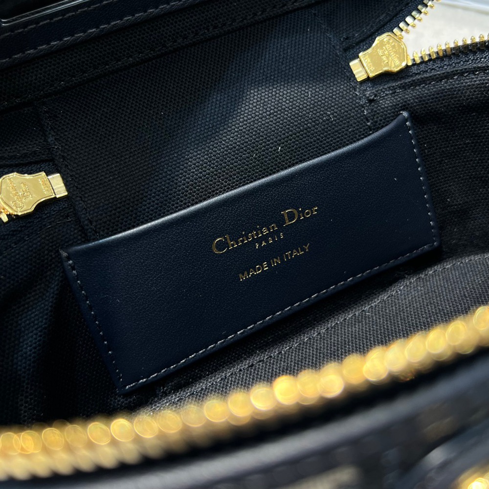 Montaigne Mini Vanity_10